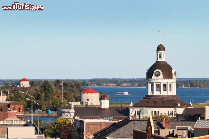 Immagine Kingston, capitale della Giamaica. Municipio, le "torri martello" e la Wolf Island - @ Eric Ferguson /  iStockphoto