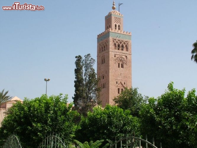 Immagine La moschea Koutoubia di Marrakech, Marocco - Principale edificio religioso della città, la moschea deriva il suo nome dalla parola "kutub" che significa "dei librai" perchè pare che in questi paraggi un tempo fosse presente un souk in cui si vendevano libri sacri