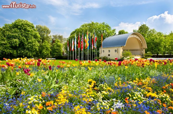 Immagine La Kurhaus di Baden-Baden ospita anche una famoso Casinò, uno dei più noti della Germania - © LiliGraphie / Shutterstock.com