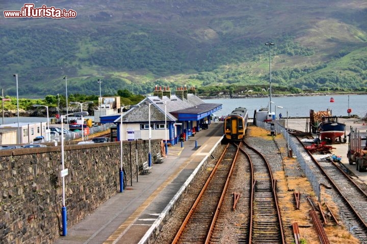 Immagine Kyle of Lochalsh, l'arrivo della linea ferroviaria che proviene da Inverness, scozia - © Nicholas Peter Gavin Davies  / Shutterstock.com.