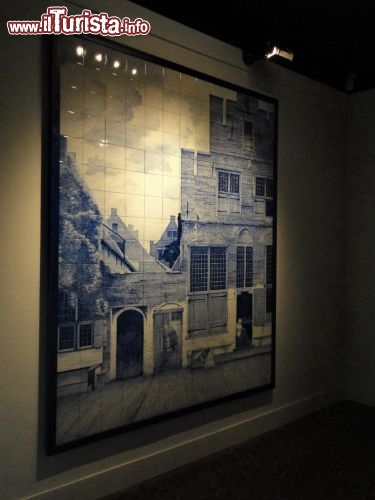 Immagine La stradina di Delft di Vermeer ricostruita in porcellana blu e bianca