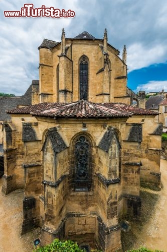 Immagine La Chiesa nonchè Cattedrale di Sarlat la Caneda, il borgo di età medievale si trova in Dordogna, nel territorio dell'Aquitania in Francia - © ostill / Shutterstock.com