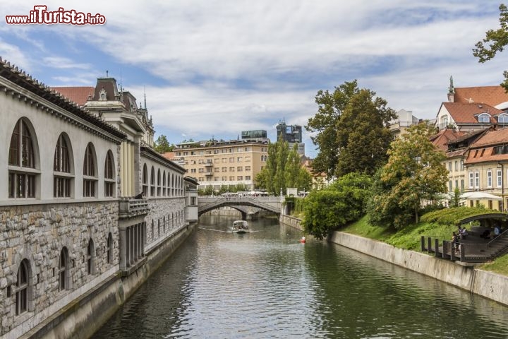 Immagine La Ljubljanica e' il fiume che scorre nella capitale della Slovenia, Lubiana (Ljubljana) - © Kiev.Victor / Shutterstock.com