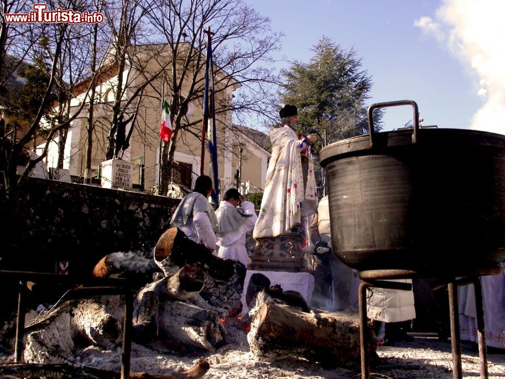 Immagine Il Rito della Panarda e la Cottora di S Antonio alla festa di gennaio a Villavallelunga - © Nunzio Lippa