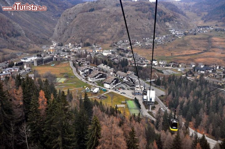 Immagine La Thuile fotografata da funivia che sale a Les Suches, 2.200 m