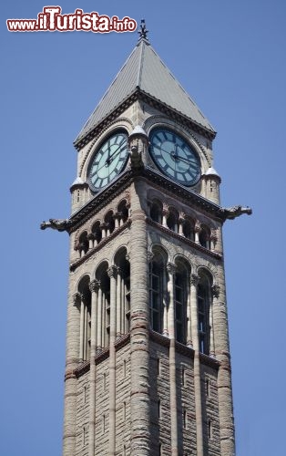 Immagine La Torre del vecchio municipio (Old City Hall) a Toronto in Canada - © rmnoa357 / Shutterstock.com