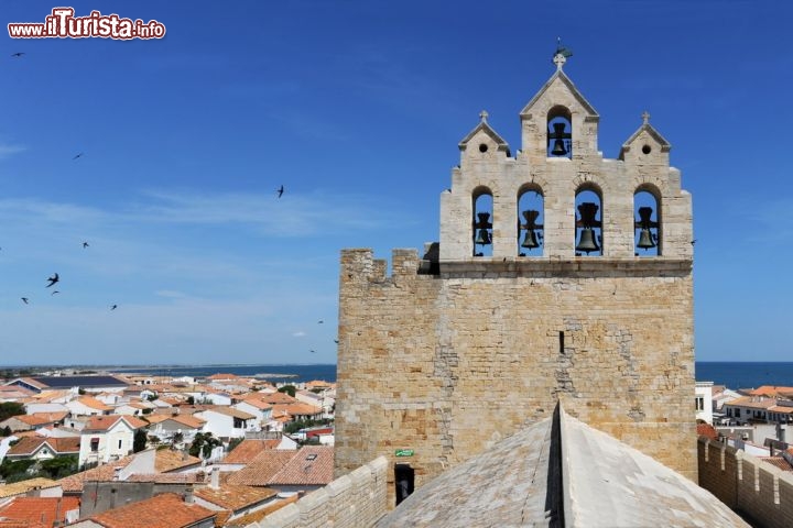 Immagine La chiesa principale di Saintes Maries de la Mer in Francia - © Stefano Ember / Shutterstock.com