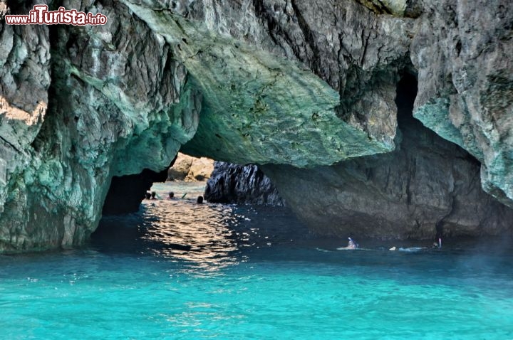 Immagine La grotta verde di Capri, dove è possibile fare snorkeling