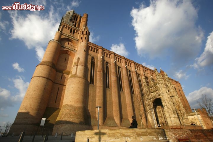 Immagine La maestosa Cattedrale di Albi (Cathédrale de Sainte-Cécile), che ricorda una fortezza.