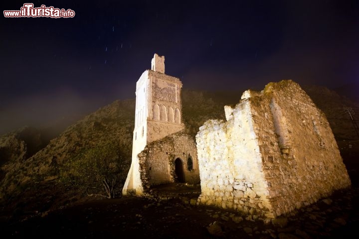 Immagine La cosiddetta "moschea spagnola" vicino a Chefchaouen, Marocco, fotografata di notte  - © Mikadun/ Shutterstock.com