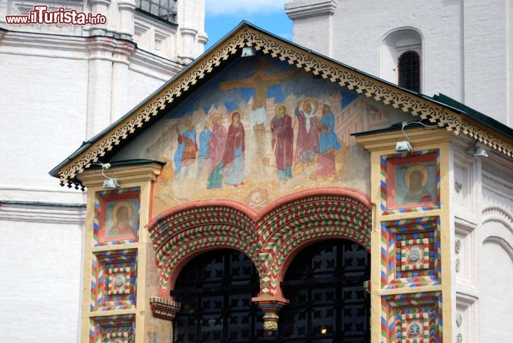Immagine Chiesetta del Profeta Elia a Jaroslavl, Russia  - Colori vivaci per le ricche decorazione e gli affreschi che abbelliscono la piccola chiesa intitolata al profeta Elia © Ekaterina Bykova / Shutterstock.com