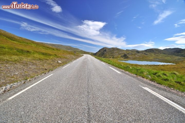 Immagine La strada per capo Nord (Nordkapp) in Norvegia - © Vitaly Titov & Maria Sidelnikova / Shutterstock.com