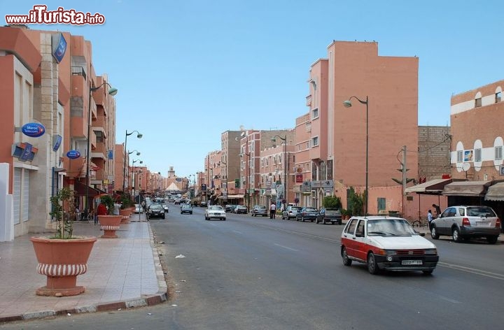 Immagine Laayoune, Marocco, il Boulevad Mekka - © Bertramz - CC BY-SA 3.0 - Wikimedia Commons.