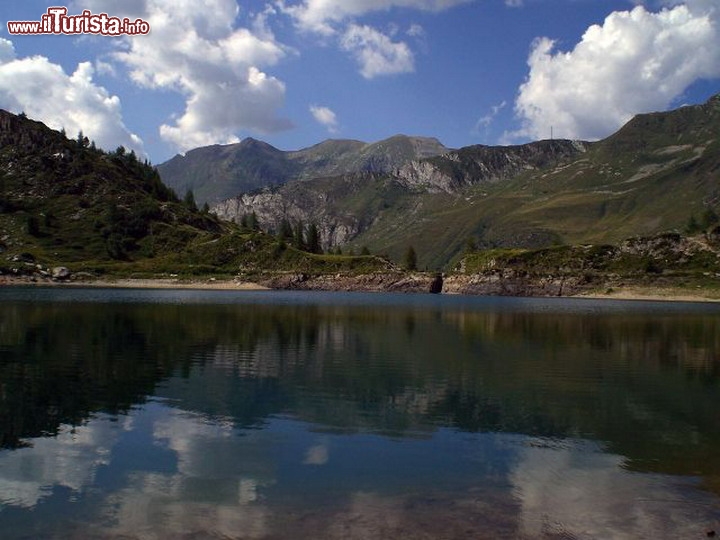 Immagine Il Lago Rotondo sulle Alpi Orobiche, si trova vicino a Carona (Bergamo) - © www.comune.carona.bg.it