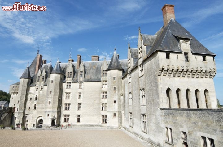 Immagine Langeais, castello della Loira in Francia. Costruito in origine nel X° secolo come fortezza da Folco il Nero, venne ricostruito attorno al 1465 per volere di Luigi XI° di Francia - © pedrosala / Shutterstock.com