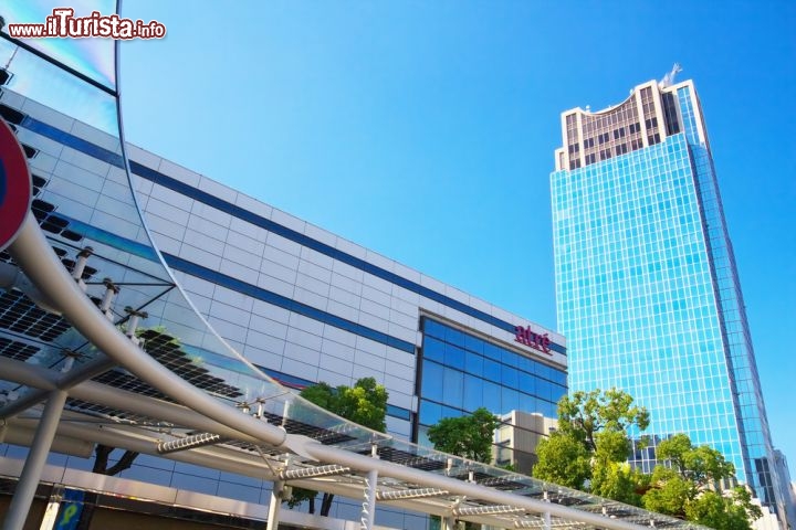 Immagine Lato est della Stazione ferroviaria di Kawasaki, l'ottava città del Giappone per numero di abitanti - © yyama / Shutterstock.com