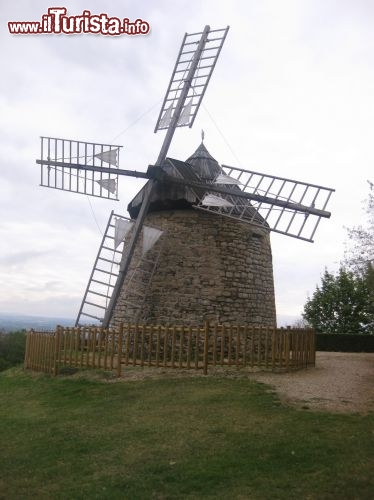 Immagine Lautrec è un borgo famoso per i mulini a vento