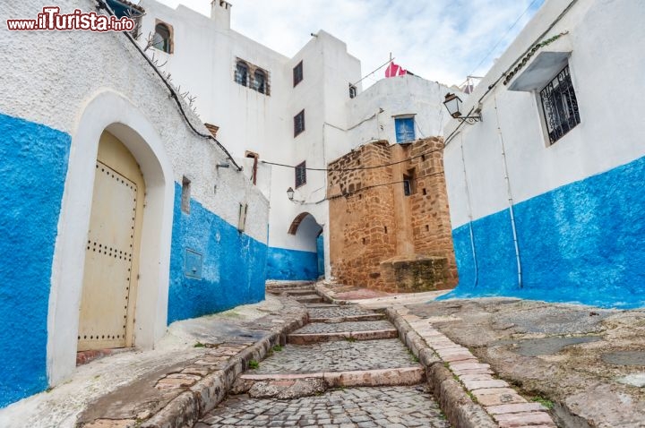 Immagine Le caratteristiche viuzze della Kasba di Rabat: visitando le strade della Kasba degli Oudaia non è raro trovare uno scorcio o un edificio che ricordi l'Alhambra di Siviglia. L'architettura tradizionale berbera visibile nella Kasba è una delle più apprezzate della città - © foto360 / Shutterstock.com
