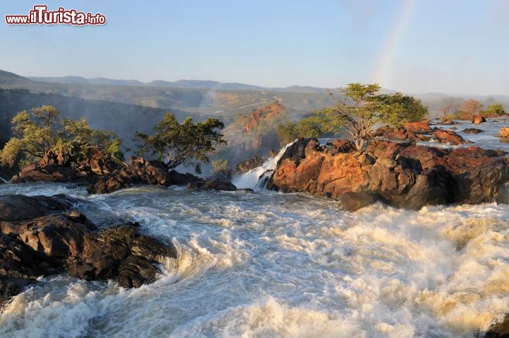 Immagine Le cascate di Ruacan waterfalls, tra le più belle della Namibia - © Grobler du Preez / Shutterstock.com