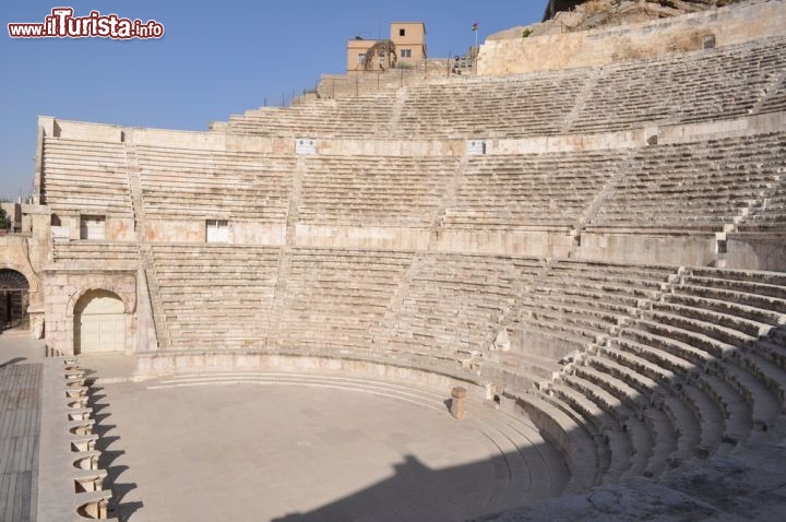 Immagine Le imponenti gradinate del teatro romano di Amman, in Giordania. Si torva a fianco della cittadella della capitale giordana, chiamata Jabal al-Qal'a - © Ahmad A Atwah / Shutterstock.com