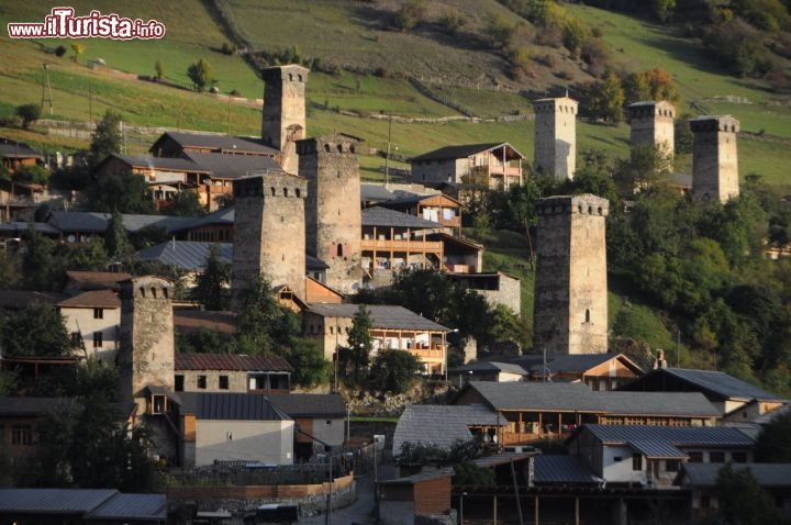 Immagine Le torri medievali di Mestia, la più bella Skyline della regione dello Svaneti in Georgia