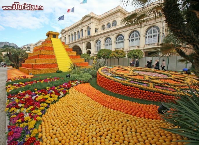 Immagine Lemon Festival, la festa del limone si svolge a carnevale a Mentone in Costa Azzurra (Francia)  - © haak78 / Shutterstock.com