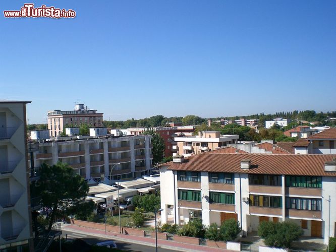 Immagine Panorama del centro di Lido delle Nazioni, la località di villeggiatura sulla riviera Romagnola, in Provincia di Ferrara - ©