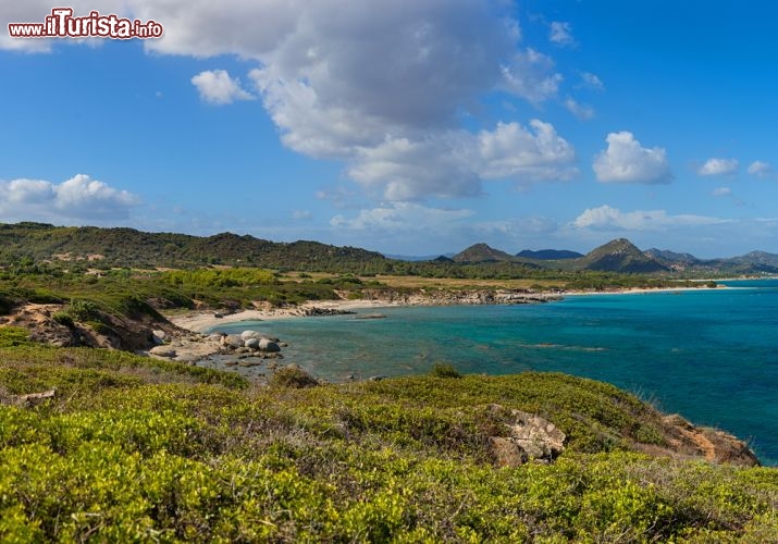 Immagine Il litorale selvaggio della Costa Rei, la grande zona turistica per le vacanze di mare nella Sardegna sud-orientale  - © madonmac / Shutterstock.com