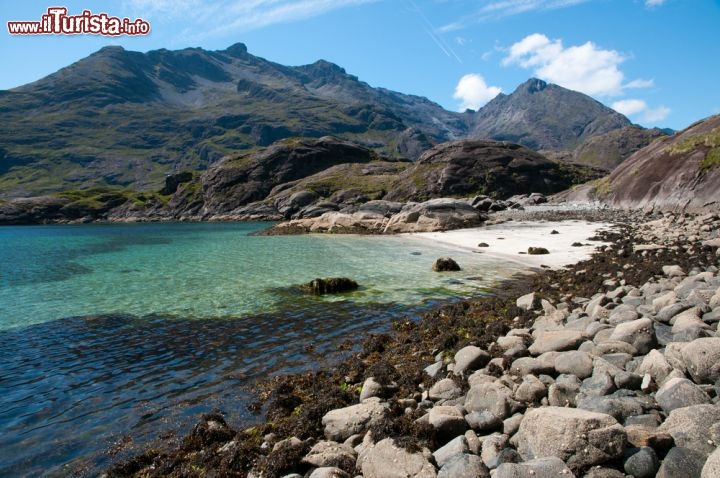 Immagine Il lago di Loch na Leachd si trova ad est delle Cuillin Hills, le montagne più famose dell'isola di Skye (Scozia) - © stocker1970 / Shutterstock.com