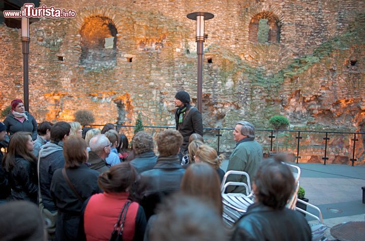 Immagine Tour di Londra, Inghilterra. Turisti alla scoperta della capitale con i tour di London Walks