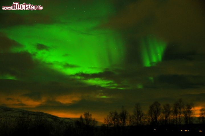 Immagine Le Luci del nord (Northern Lights) come osservate dalla regione di Tromso (Troms) una delle migliori al monfo per osservare l'Aurora Boreale. Ci troviamo oltre cil Circolo Polare Artico, nel nord della Norvegia