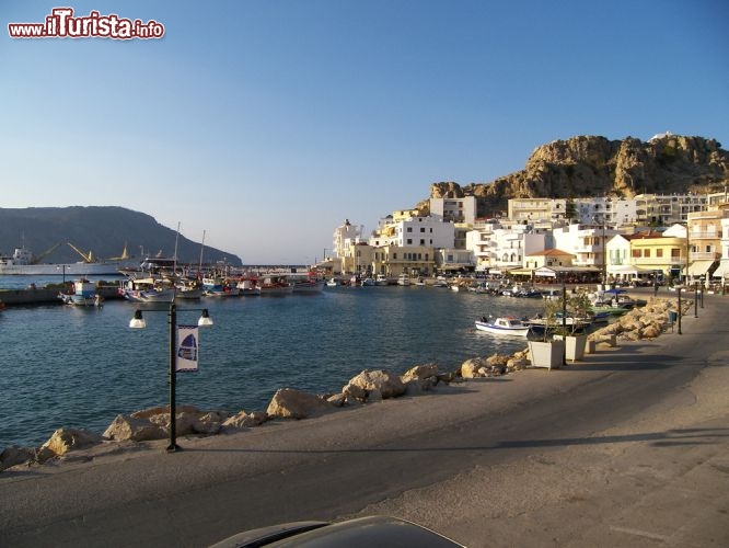 Immagine Il mare di Karpathos, l'isola dell'Egeo sud orientale della Grecia fa parte dell'arcipelago del Dodecaneso- © Martin Danek / Shutterstock.com