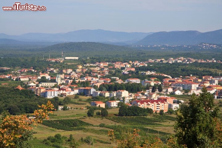 Immagine Medjugorje, la città della Bosnia, vista dalla collina delle apparizioni della Madonna - © Zocchi / Shutterstock.com