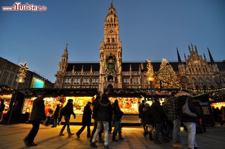 Mercatini Di Natale Monaco Di Baviera Foto.I Mercatini Di Natale A Monaco Di Baviera Sulla Mari Date 2019 E Programma