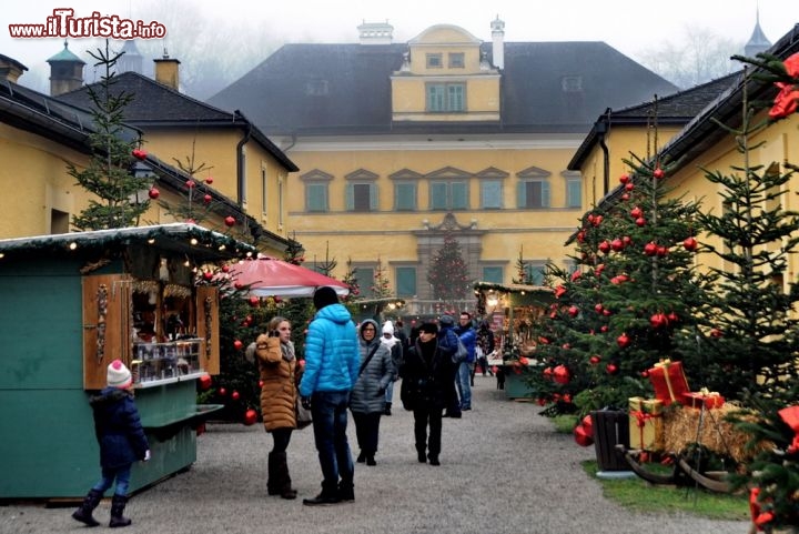 Immagine Il mercatino del Castello di Hellbrunn: il magico Natale di Salisburgo affascina da sempre turisti provenienti da tutto il mondo.