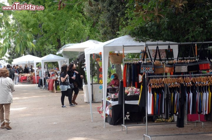 Immagine Il mercatino di Principe Real nell'omonimo giardino (Jardim do Príncipe Real) è uno dei più noti di Lisbona - foto © www.cm-lisboa.pt