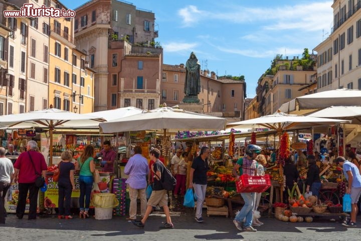 Immagine Il mercato di Campo de' Fiori a Roma - © Pedro Rufo / Shutterstock.com