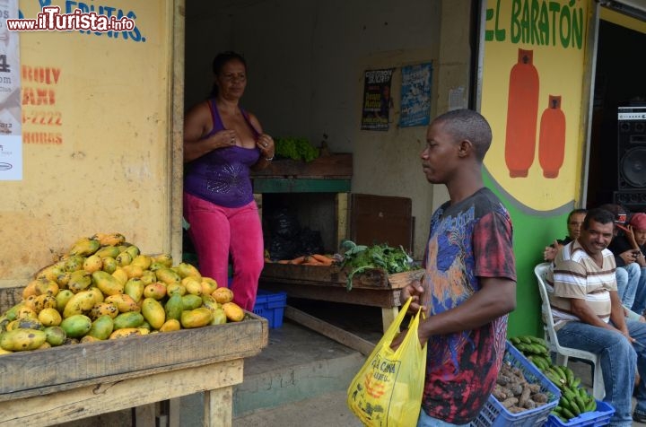 Immagine Particolare di uno dei tanti negozi di frutta e verdura che animano il cuore di Jarabacoa, la città dell'eterna primavera.