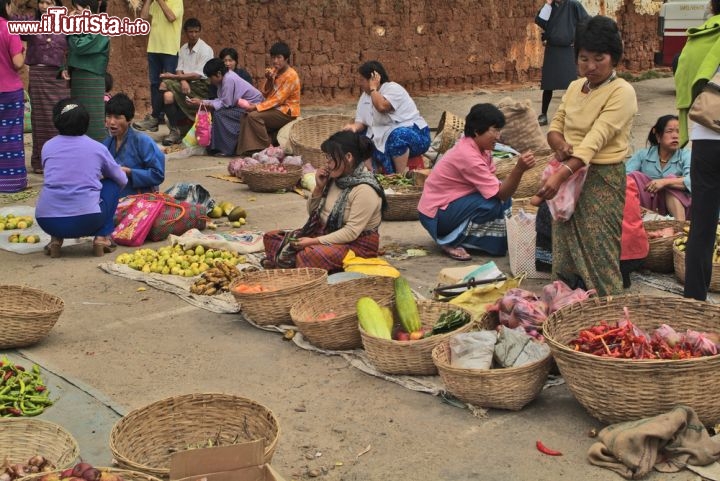 Immagine Il mercato di  Wangdi Phodrang in Bhutan - © fritz16 / Shutterstock.com