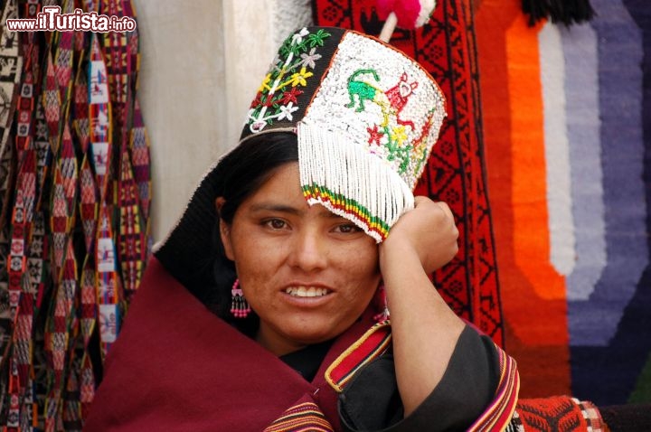 Immagine Mercato in Bolivia donna tipica boliviana -  Foto di Giulio Badini i Viaggi di Maurizio Levi 