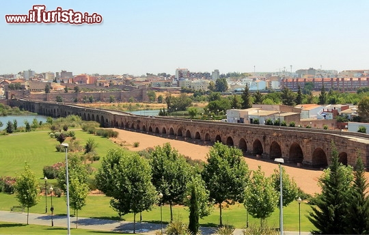 Immagine Merida el puente romano e la vista della citta - Copyright foto www.spain.info