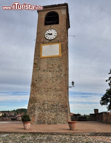 Immagine Meridiana della Torre dell'Orologio di Castelvetro, in Emilia Romagna
