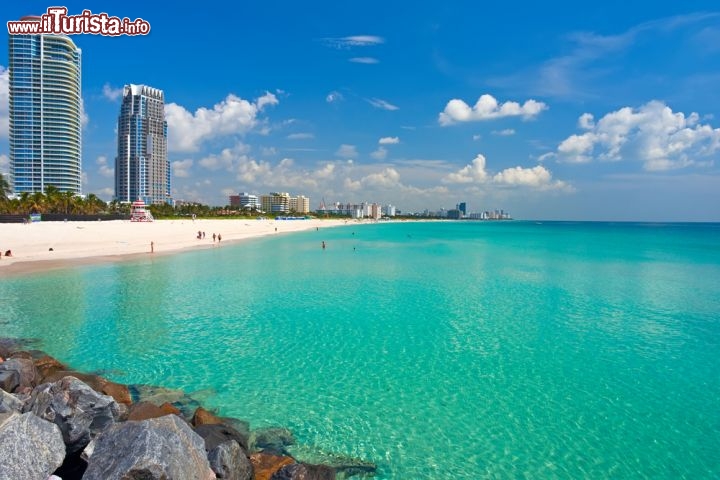 Immagine Miami Beach: sembra di essere ai Caraibi - che infatti non sono molto lontani - ma ci troviamo a South Beach, nella parte meridionale della città di Miami Beach, in Florida USA -  Foto© S.Borisov / Shutterstock.com
