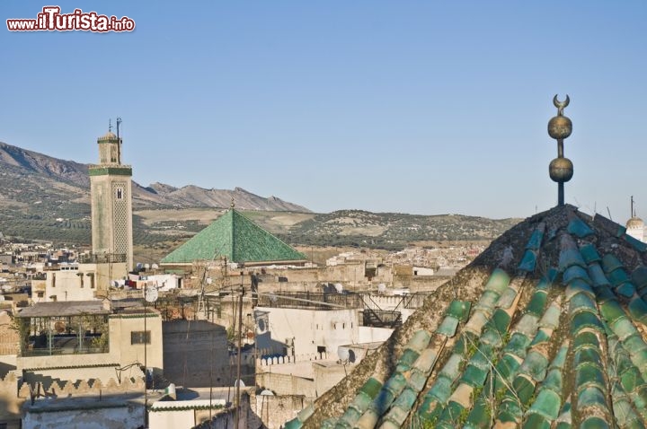 Immagine Sulla sinistra il Minareto della Moschea Kairaouine, uno dei simboli della medina di Fes in Marocco - © Anibal Trejo / Shutterstock.com