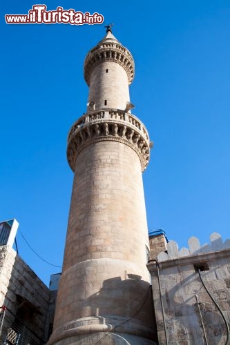 Immagine il minareto della Moschea del Re Hussein ad Amman, in Giordania - © Aleksandar Todorovic / Shutterstock.com