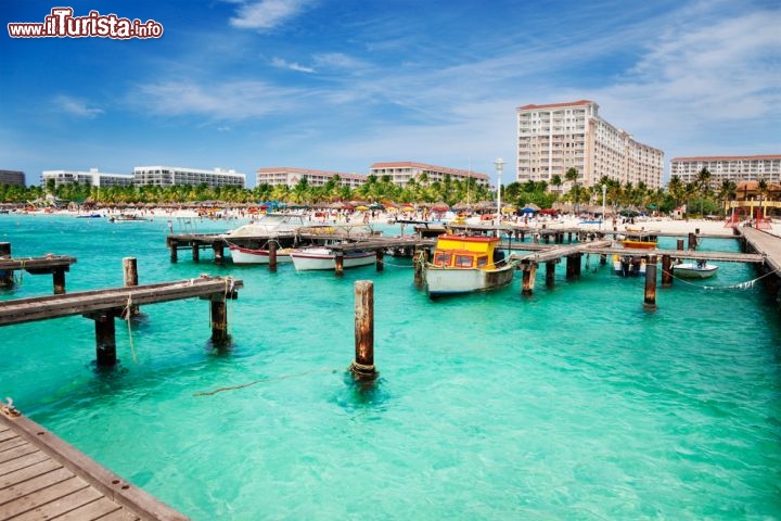 Immagine Molo di Palm beach: ci troviamo sull'isola di Aruba negli ex caraibi olandesi - © Jo Ann Snover / Shutterstock.com