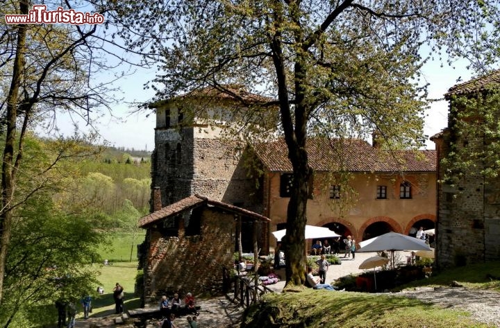 Immagine Monastero di Torba a Gornate Olona, alla perifeia sud di Varese in Lombardia. E' uno dei patrimoni UNESCO dell'Italia - © RoyalMailShip - CC BY-SA 3.0 -Wikimedia Commons.