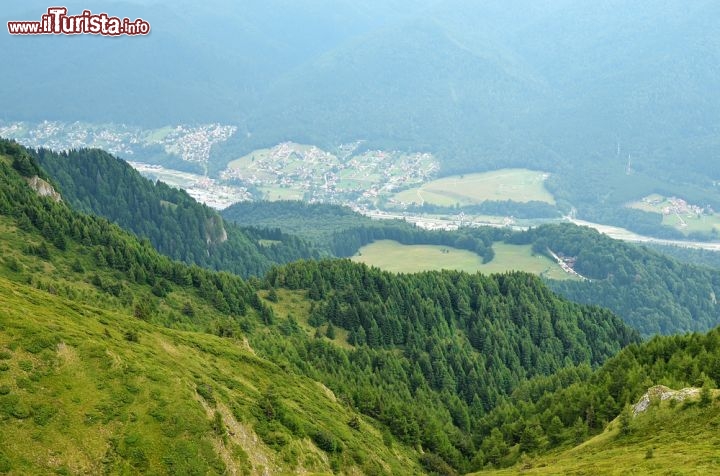 Immagine Le montagne della Transilvania nei dintorni di Sinaia, Romania. Le vette dei Bucegi superano i 2.000 m - © Tatiana Volgutova / Shutterstock.com