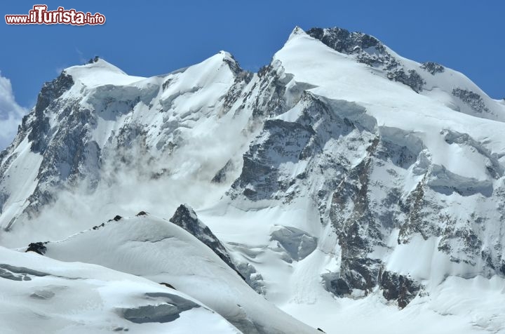 Immagine Il massiccio del Monte Rosa fotografato dal versante di Macugnaga in Piemonte - © mountainpix / Shutterstock.com