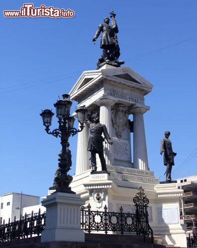Immagine Monumento agli Eroi di Iquique, si trova nel centro della città del nord del Cile - © Leonard Zhukovsky / Shutterstock.com